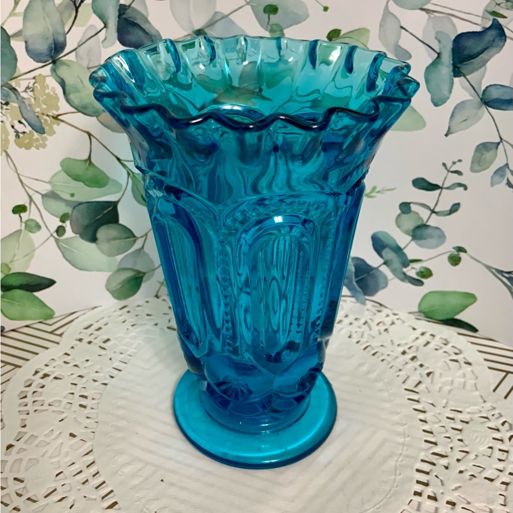Moon and Star blue
by SMITH GLASS 6" Crimped Vase - Picture 2 of 8